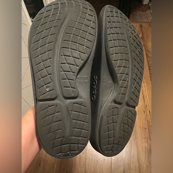OOFOS Black Slide Sandals SIZE 40 (9 women’s) - Picture 7 of 9